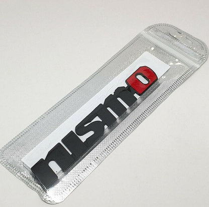 "Nismo"-Schriftzug 3D-Badge